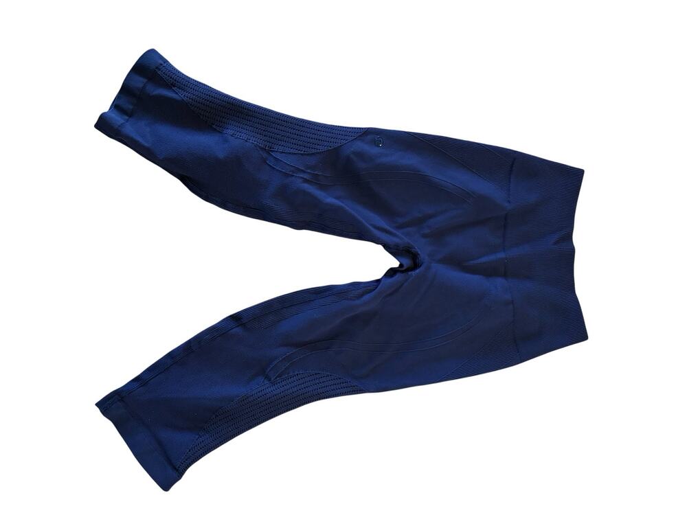 Lululemon Women's Seamless Navy Capri Leggings